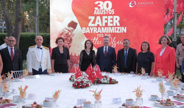Vali Aksoy: “Yeni yüzyıllara emin adımlarla ilerliyoruz”