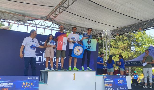 Siirtli sporcu, Eskişehir'deki Maraton'da birinci oldu!