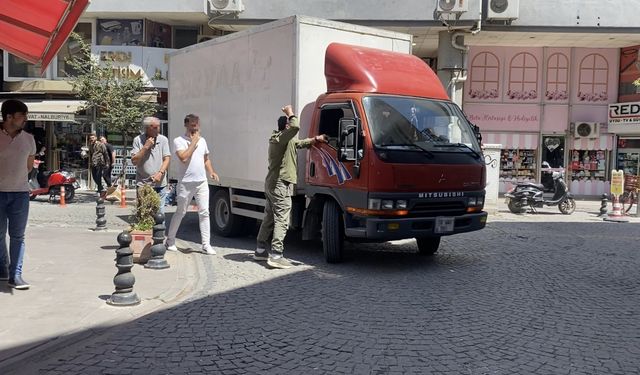 Eskişehir'de yol kapanınca tansiyon yükseldi: Demir sopayla...