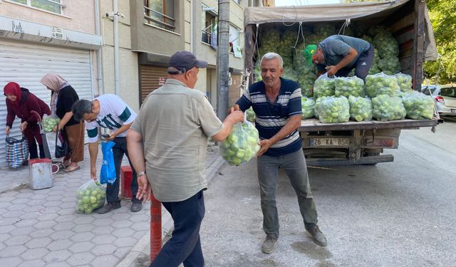 Eskişehirli üretici fiyat farkını görünce 5 ton ürünü ücretsiz dağıttı!