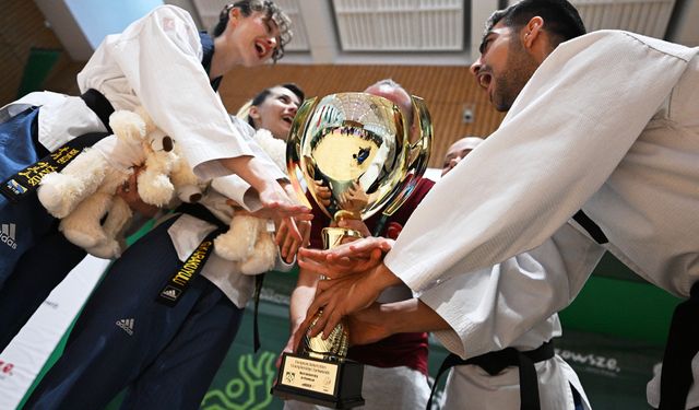 Anadolu Üniversitesi Taekwondo Takımı Avrupa'da Zirvede