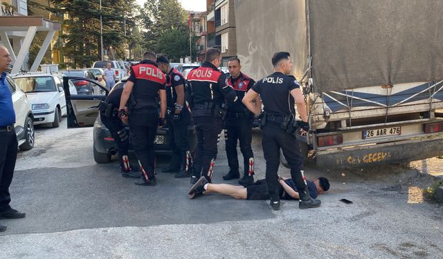 Eskişehir'de nefes kesen takip: Delilleri camdan attı
