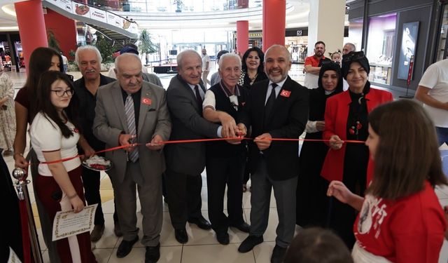 Kütahya’da "Minik Fırçalarla 30 Ağustos Sergisi" ilgi gördü!