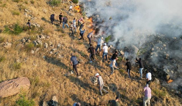 Eskişehir komşu ilinde yangın: Alevler geceyi aydınlattı!