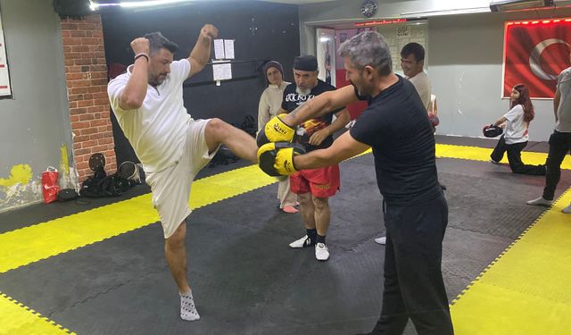 Eskişehir’de aileler kick boksta ter döktü!