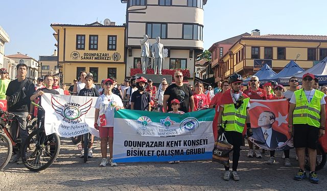 Eskişehir Kent Konseyi ile 30 Ağustos coşkusu sokaklara taştı!