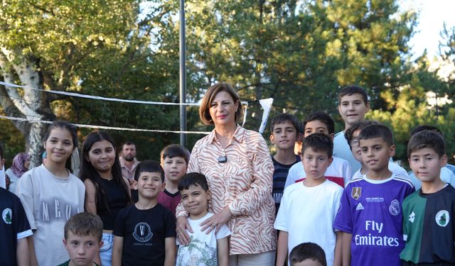 Çamlıca’da mahalle şenliği renkli görüntülere sahne oldu