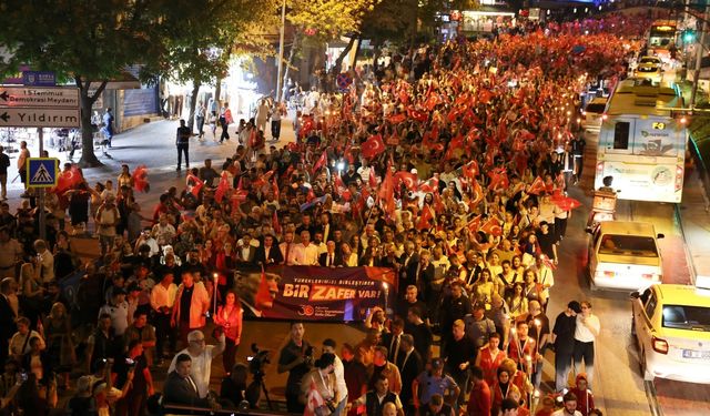 Bursa’da coşku fener alayı ve Göksel konseriyle taçlandı