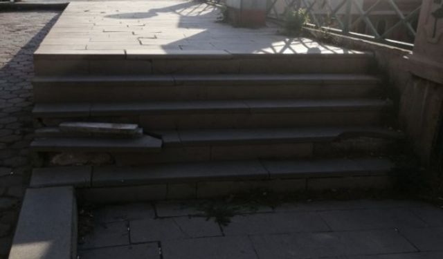 Porsuk Bulvarı’ndaki bakımsızlığına esnaf tepkili