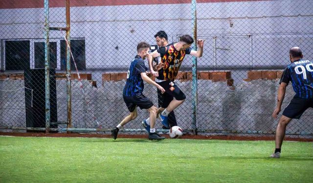 İnönü 9. Geleneksel Halı Saha Turnuvası’nın şampiyonu Manda Birliği oldu