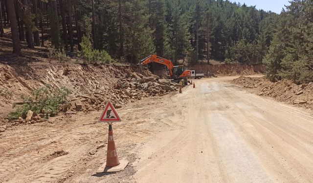 Mihalıççık’ta yol çalışmalarıyla ulaşım güçleniyor