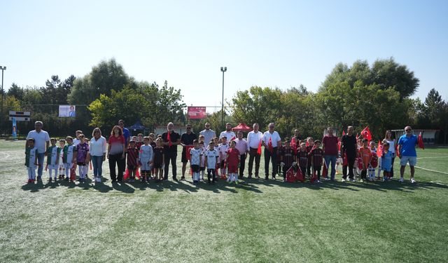 Eskişehir’de 30 Ağustos coşkusu: Miniklerin futbol şenliği başladı