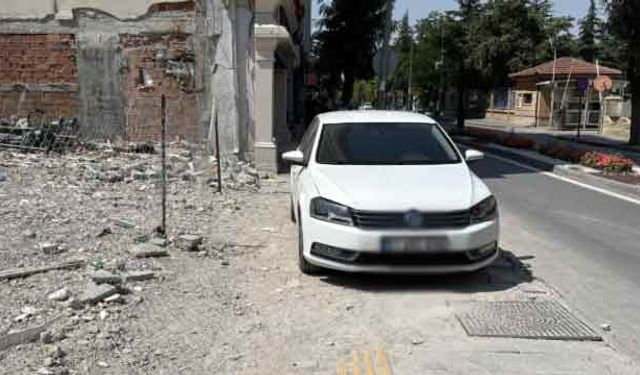 Eskişehir'de kaldırımlar otopark oldu!