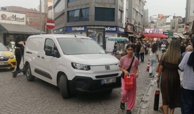 Eskişehir’de sorumsuz park yüzünden trafik böyle kilitlendi!