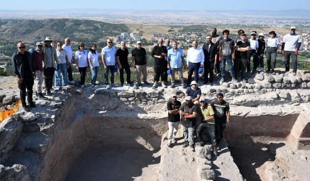 Rektör Adıgüzel’den Karacahisar Kalesi kazı alanına ziyaret