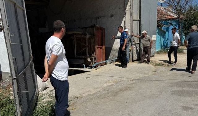 Eskişehir'de yem kırma makinesine düşen işçi ağır yaralandı