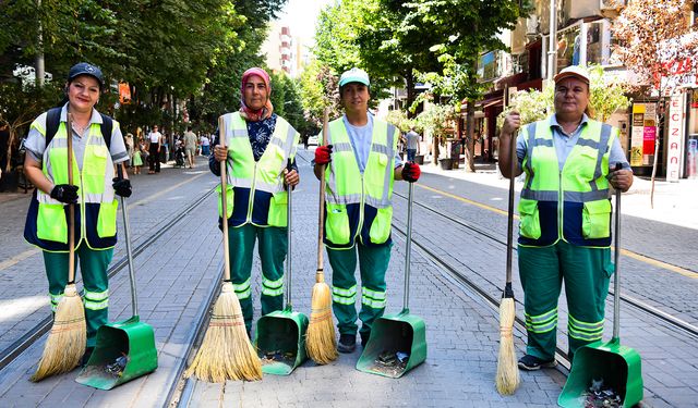 Eskişehir sokakları kadın emeğiyle pırıl pırıl