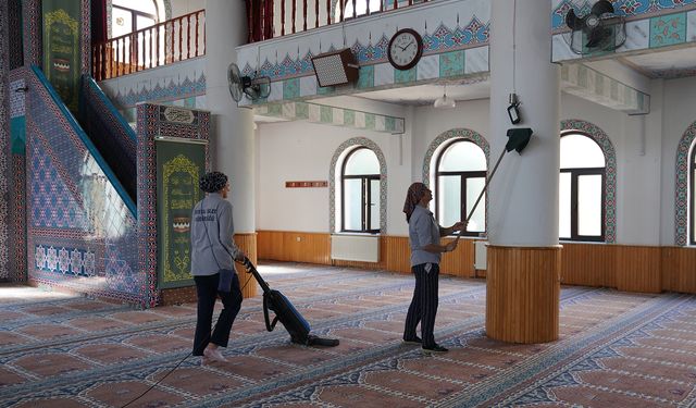 Tepebaşı Belediyesi’nden camilere hijyen desteği