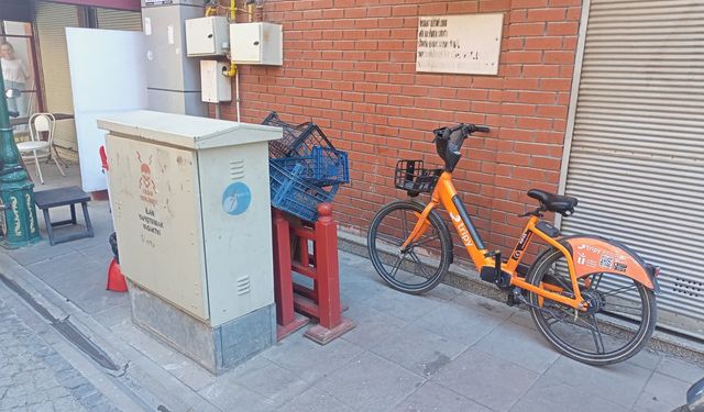 Hamamyolu’nda pano arkasında tehlikeli görüntü!