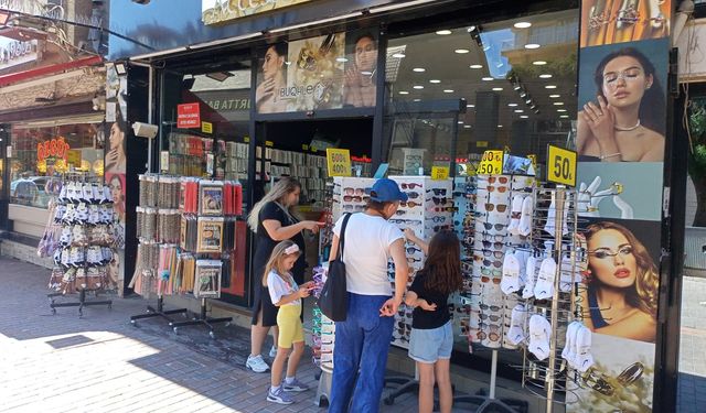 Eskişehir'de uygun fiyatlı gözlükler ilgi çekiyor