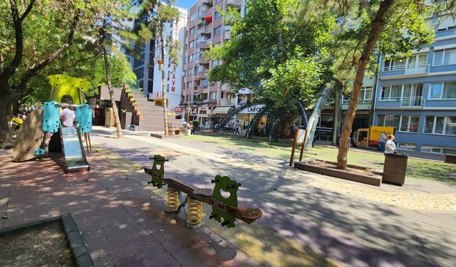 Eskişehir'de kavurucu sıcaklar sokakları boşalttı!
