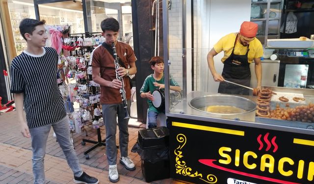 Eskişehir genç sokak sanatçıları sokağın sesi!
