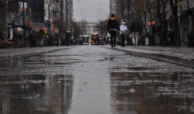 Meteoroloji'den uyarı: Eskişehir'de şemsiye ve montları hazırlayın!