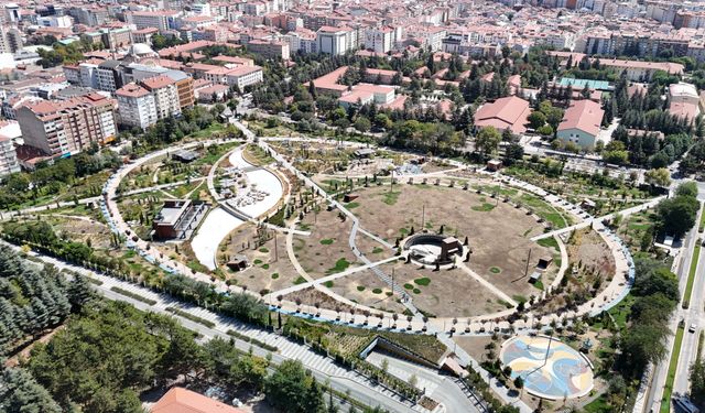 Eskişehir'in merkezinde bakımsızlığıyla dikkat çekiyor!
