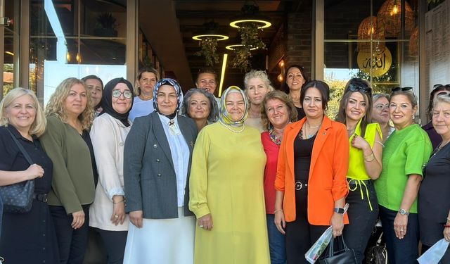 Kadın muhtarlar AK Parti ile buluştu