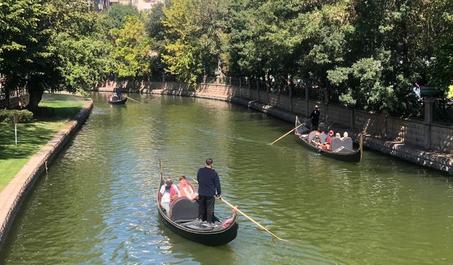 Eskişehir'de soğuyan havaya rağmen kuyruk bitmiyor!