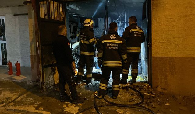 Eskişehir'de mahalleyi ayağa kaldıran yangında canlı yayın yaptı!
