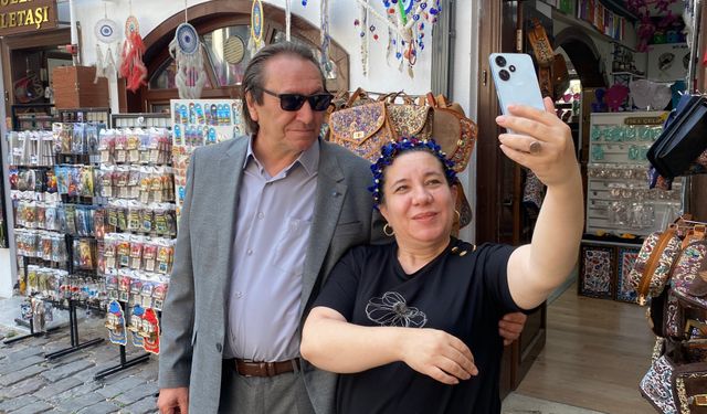 Eskişehirli esnafın ünlü oyuncuya benzerliği dikkat çekiyor!