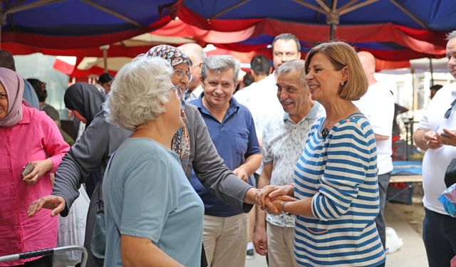 Başkan Ünlüce, pazarda esnaf ve vatandaşla buluştu