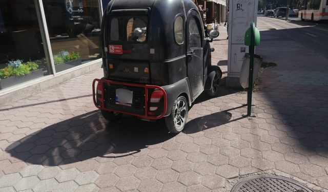 Eskişehir'de kaldırım işgaline bir tanesi daha eklendi!