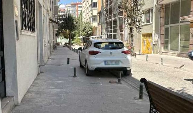 Eskişehir'de kaldırımlar böyle işgal ediliyor