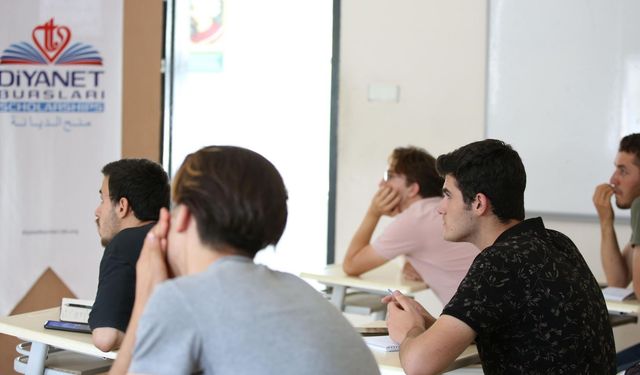 Diyanet Vakfı'ndan büyük destek: Binlerce öğrenci yararlanacak!