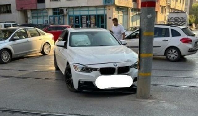 Eskişehir'de tramvay seferlerini aksatan kaza!
