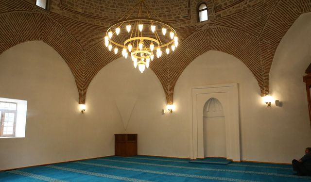 Eskişehir'in tarihi camisi yeniden ibadete açıldı!