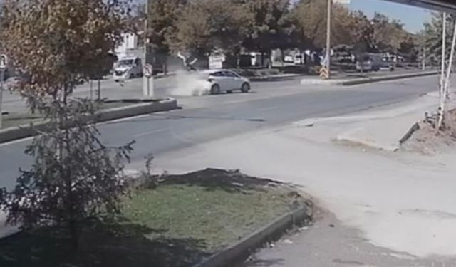 Eskişehir'de motosiklet sürücüsü havada savruldu: Durumu kritik!