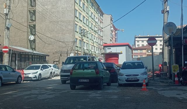 Eskişehir'de düzensiz park trafiği felç ediyor!