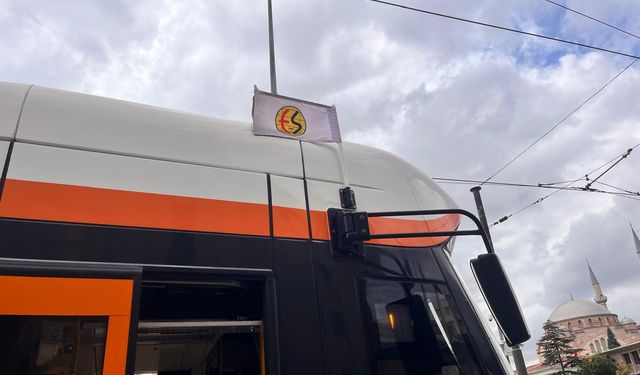 Eskişehirspor’a moral desteği: Tramvaylar bayraklarla donatıldı