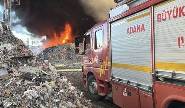 Adana’da geri dönüşüm fabrikasında yangın!