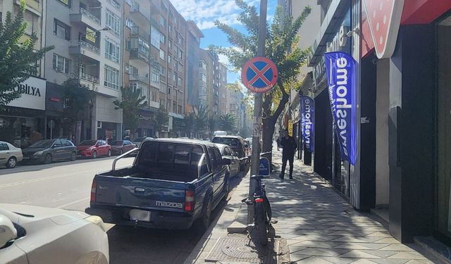Eskişehir'de trafik çilesi: Yasaklar hiçe sayılıyor!
