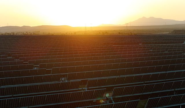 Güneş enerjisi yenilenebilir büyümeye yön veriyor