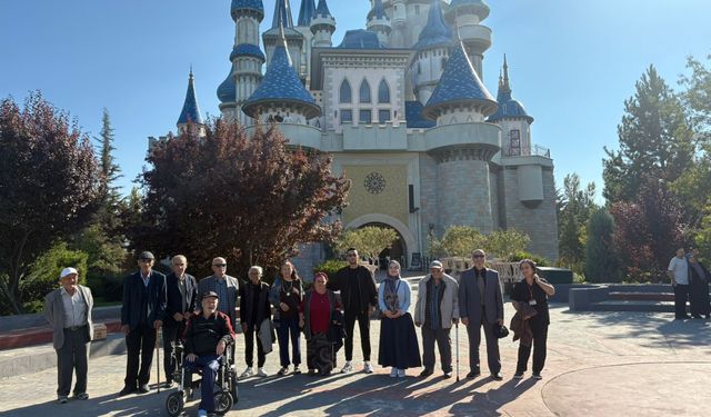 Eskişehir’de huzurevi sakinlerine sürpriz gezi