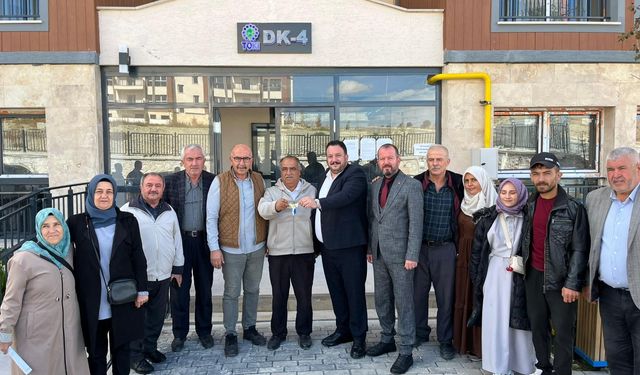AK Parti heyetinden Eskişehir'deki ilçeye sosyal konut teslimatı