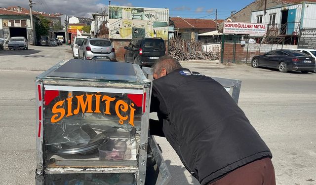 Eskişehir'de simit satarak çocuklarını okutan babanın azmi!
