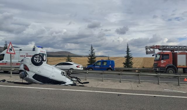 Takla atan aracın tekerleği fırladı başka aracı devirdi!