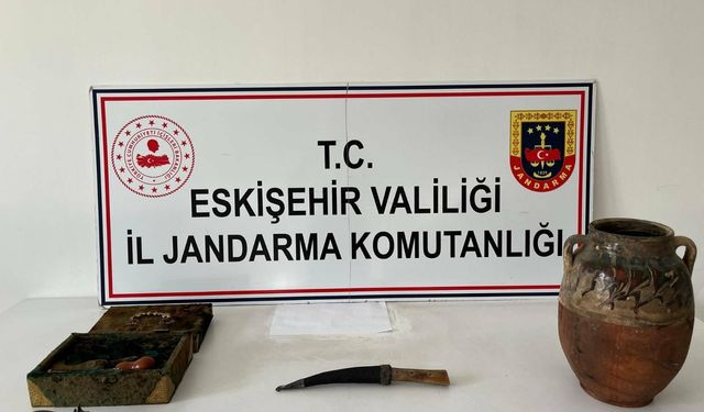 Eskişehir'de satmak istediği tarihi eserlerle yakalandı