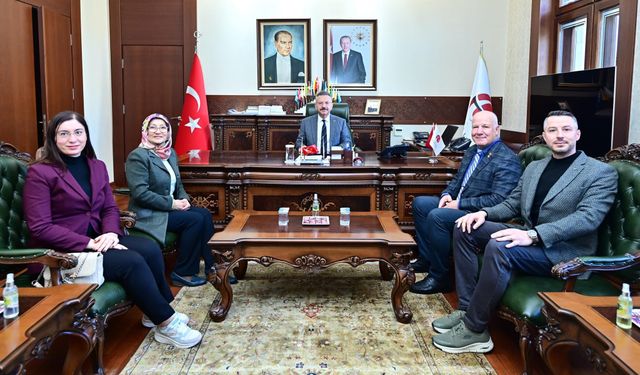 Vali Aksoy’a mahalleden teşekkür ziyareti